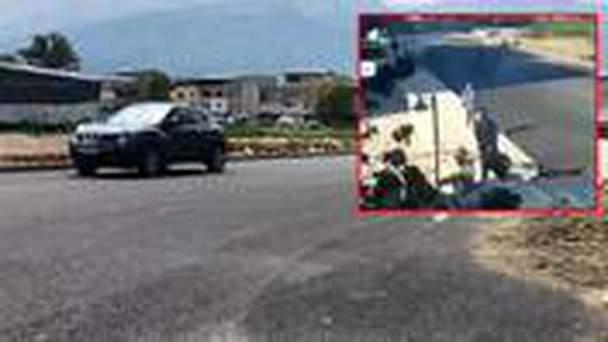 Bursa'da yasağı dinlemeyerek sokağa çıkan bir grup genç, polis otosunu görünce böyle kaçtı