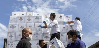 Büyükşehir Belediyesi, esnafa 15 bin 500 gıda kolisi dağıttı