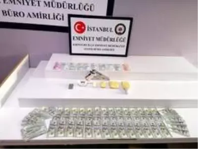 Esenyurt'te durdurulan otomobilde sahte 9 bin dolar ele geçirildi Esenyurt'te durdurulan otomobilde sahte 9 bin dolar ele geçirildi