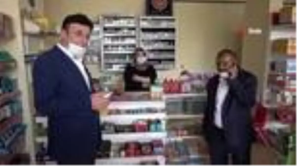 Hayırsever iş adamı bakkalları tek tek gezip 30 bin liralık borcu ödedi
