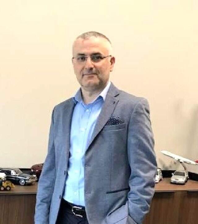 İmamoğlu, İBB'de 15 yıldır görev yapan Gelirler Müdürü Yakup Keskin'i görevden aldı İmamoğlu, İBB'de 15 yıldır görev yapan Gelirler Müdürü Yakup Keskin'i görevden aldı