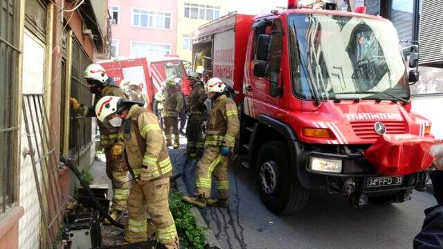 İş yerinde çıkan yangında kasadaki paralar da kül oldu