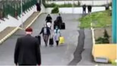 Karantina süresi dolan vatandaşlara fidan hediye edildi Karantina süresi dolan vatandaşlara fidan hediye edildi