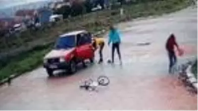 Kısıtlamaya uymayan 2 çocuk, bisikletle otomobile çarptı: 1 yaralı Kısıtlamaya uymayan 2 çocuk, bisikletle otomobile çarptı: 1 yaralı