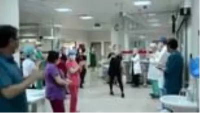 Kök hücre tedavisi ile Kovid-19'u yenen hemşire taburcu edildi Kök hücre tedavisi ile Kovid-19'u yenen hemşire taburcu edildi