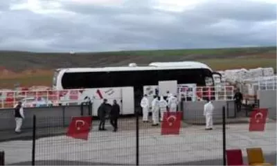 Maldivler'den getirilen 209 Türk, Kırşehir'de gözetim altında tutulacakları yurda yerleştirildi Maldivler'den getirilen 209 Türk, Kırşehir'de gözetim altında tutulacakları yurda yerleştirildi