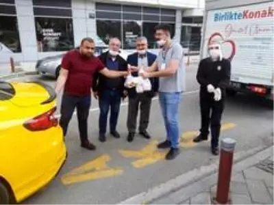 Taksicilere iftarda tavuk pilav Taksicilere iftarda tavuk pilav