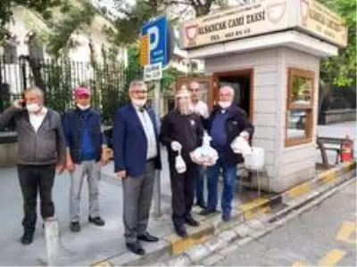 Taksicilere iftarda tavuk pilav Taksicilere iftarda tavuk pilav