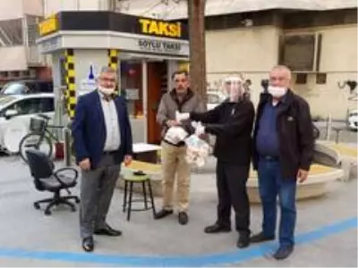 Taksicilere iftarda tavuk pilav Taksicilere iftarda tavuk pilav