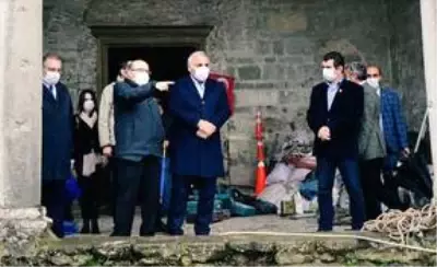 Trabzon Valisi Ustaoğlu, restorasyonu süren Ayasofya Camisi'nde incelemelerde bulundu Trabzon Valisi Ustaoğlu, restorasyonu süren Ayasofya Camisi'nde incelemelerde bulundu