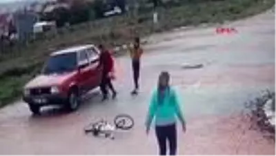 Hızla gelen araç, bisikletli çocuklara çarptı! O anlar anbean kaydedildi Hızla gelen araç, bisikletli çocuklara çarptı! O anlar anbean kaydedildi
