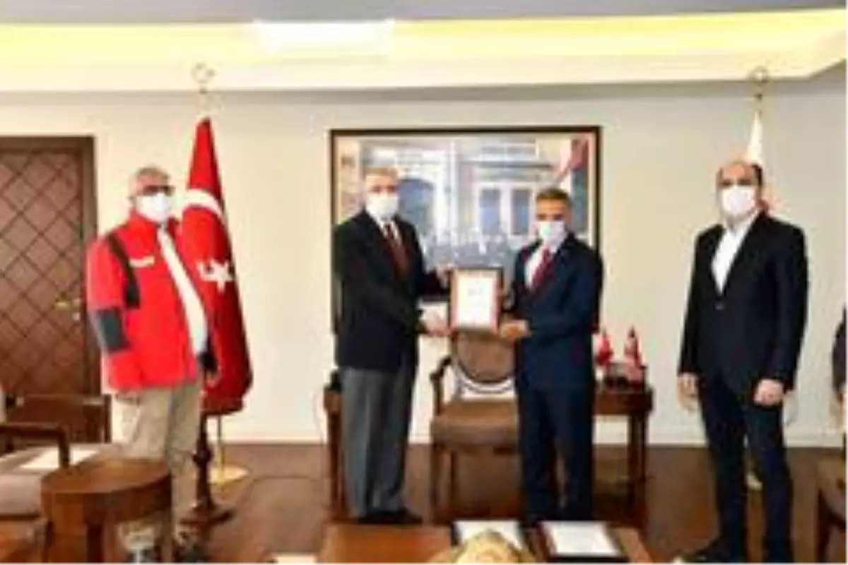 Vali Kaymak'tan immün plazma bağışçılarına sertifika