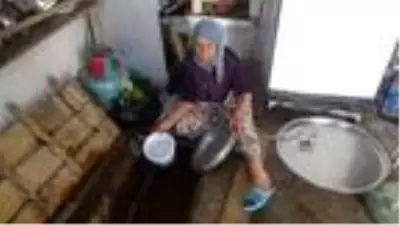 Venedik'i andıran köyde evlerin altından su akıyor