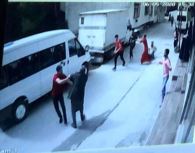 Yevmiye için taşlı sopalı meydan muharebesi! 4 kişi bıçaklandı