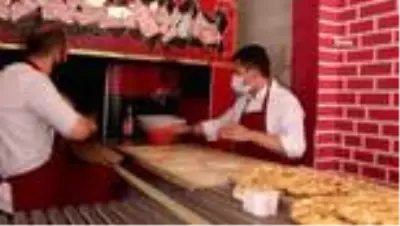 Başkan Çelik’in ellerinden Ramazan pidesi