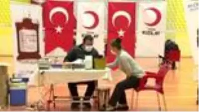 Başkentte gençlik merkezi personelinden Türk Kızılay'a kan bağışı desteği Başkentte gençlik merkezi personelinden Türk Kızılay'a kan bağışı desteği