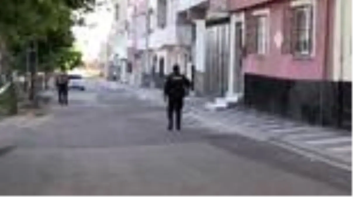 Bir sokak karantinaya alındı