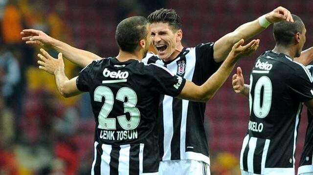 Cenk Tosun'un Mario Gomez'e 'Eyşan' benzetmesi yapması, sosyal medyayı salladı Cenk Tosun'un Mario Gomez'e 'Eyşan' benzetmesi yapması, sosyal medyayı salladı