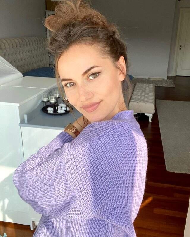 Ev hallerini yayınlayan Fahriye Evcen'in fotoğraflarına beğeni yağdı