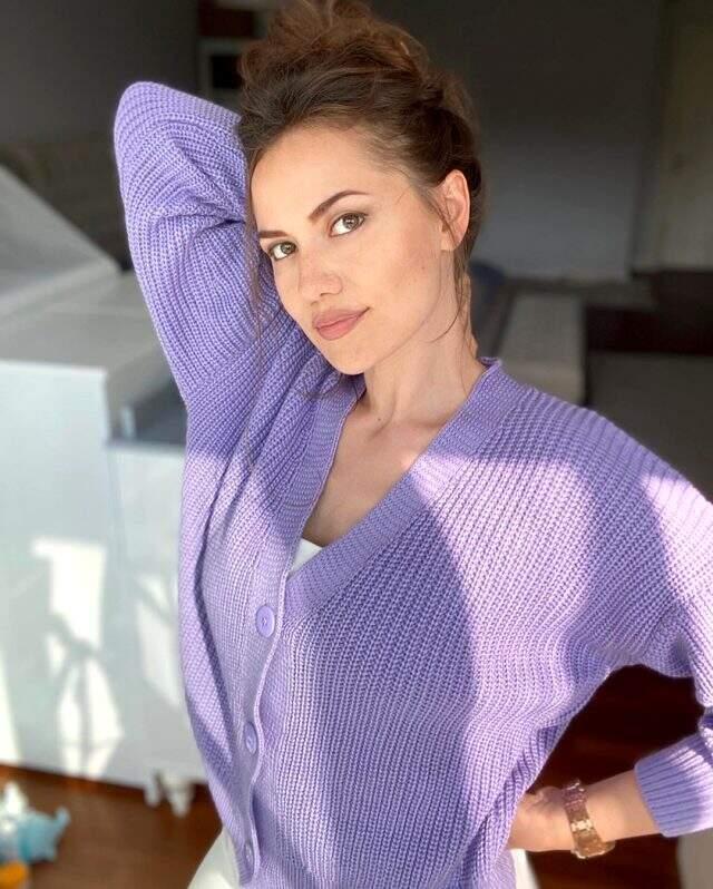 Ev hallerini yayınlayan Fahriye Evcen'in fotoğraflarına beğeni yağdı