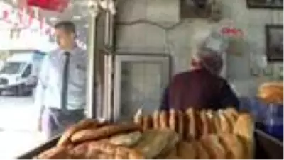GAZİANTEP Fırıncıdan ihtiyaç sahiplerine 'sandıkta ekmek' GAZİANTEP Fırıncıdan ihtiyaç sahiplerine 'sandıkta ekmek'