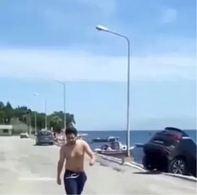Kiraladığı lüks cipi denize atan şahıs, hiçbir şey olmamış gibi yürüdü Kiraladığı lüks cipi denize atan şahıs, hiçbir şey olmamış gibi yürüdü