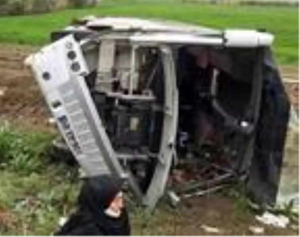 Karantinadan çıkanların taşındığı midibüs devrildi: 16 yaralı