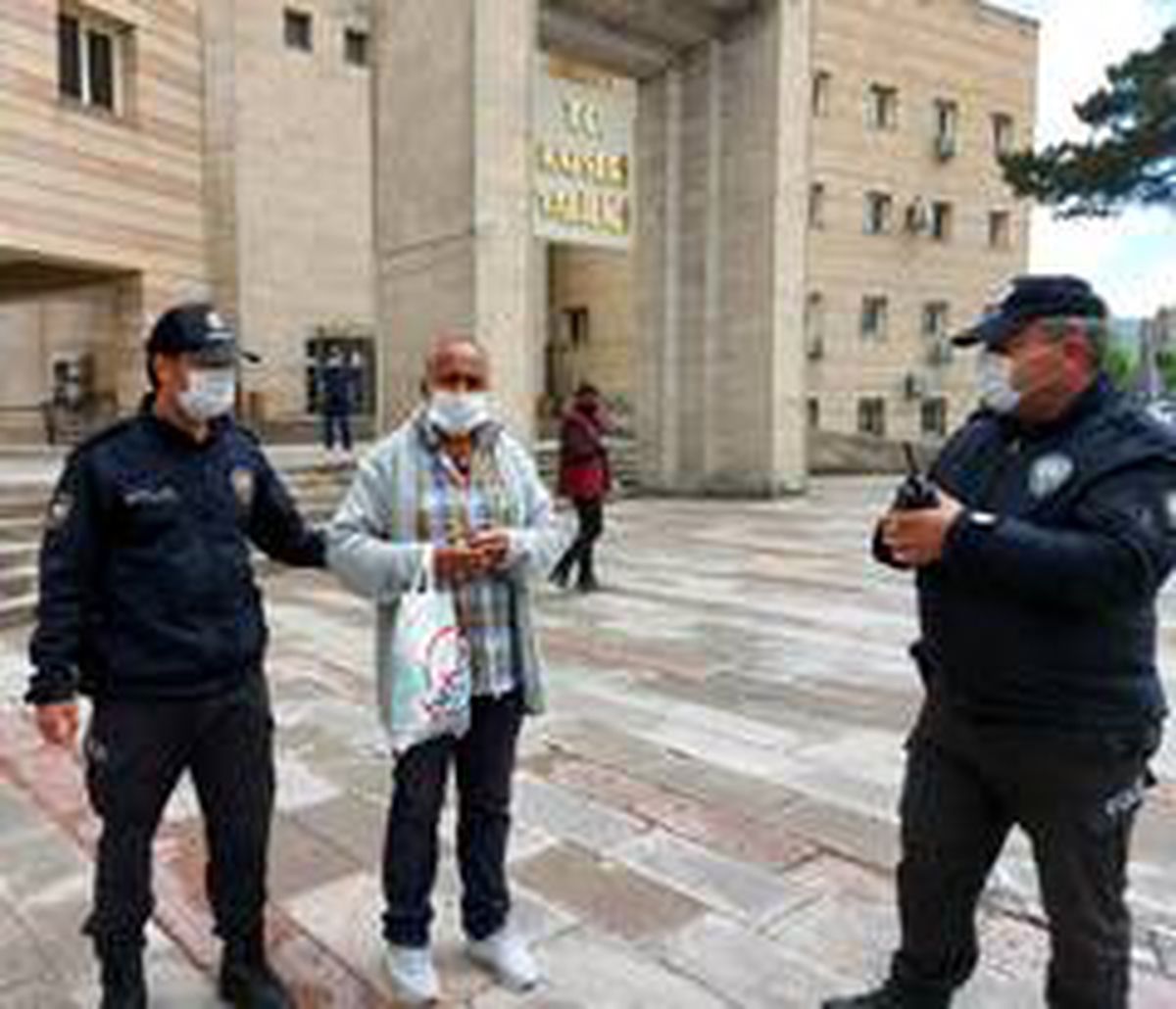 Kayseri Valiliği önünde 'İntihar' ihbarı polis ekiplerini harekete geçirdi