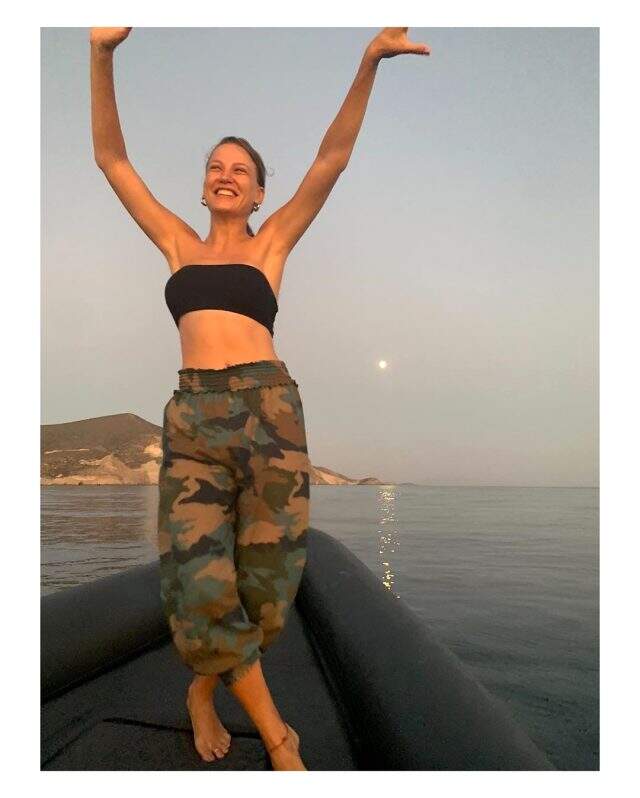 Koronavirüs nedeniyle evde kalan Serenay Sarıkaya, tatil hatırasını paylaştı: Bu anıları çok özlüyorum