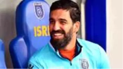 Milli futbolcu Arda Turan birçok kulüpten transfer teklif aldığını açıkladı