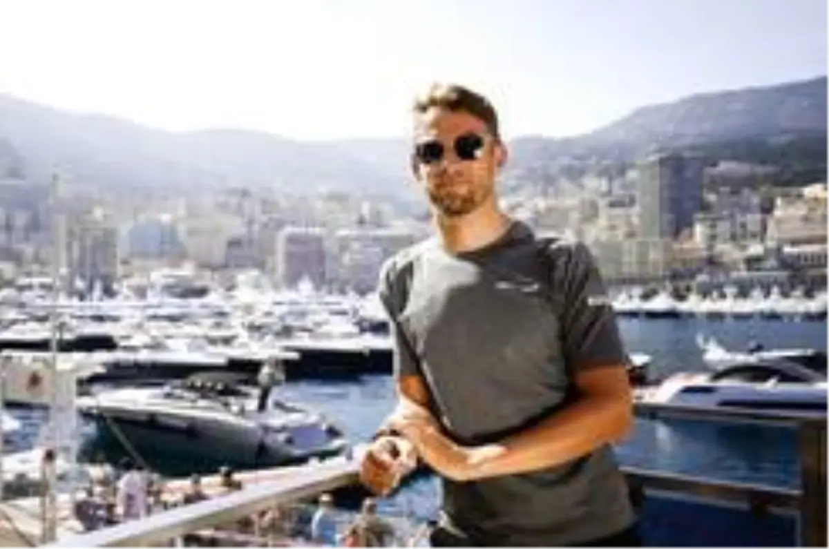 Sanal dünyada McLaren'in kozu Jenson Button