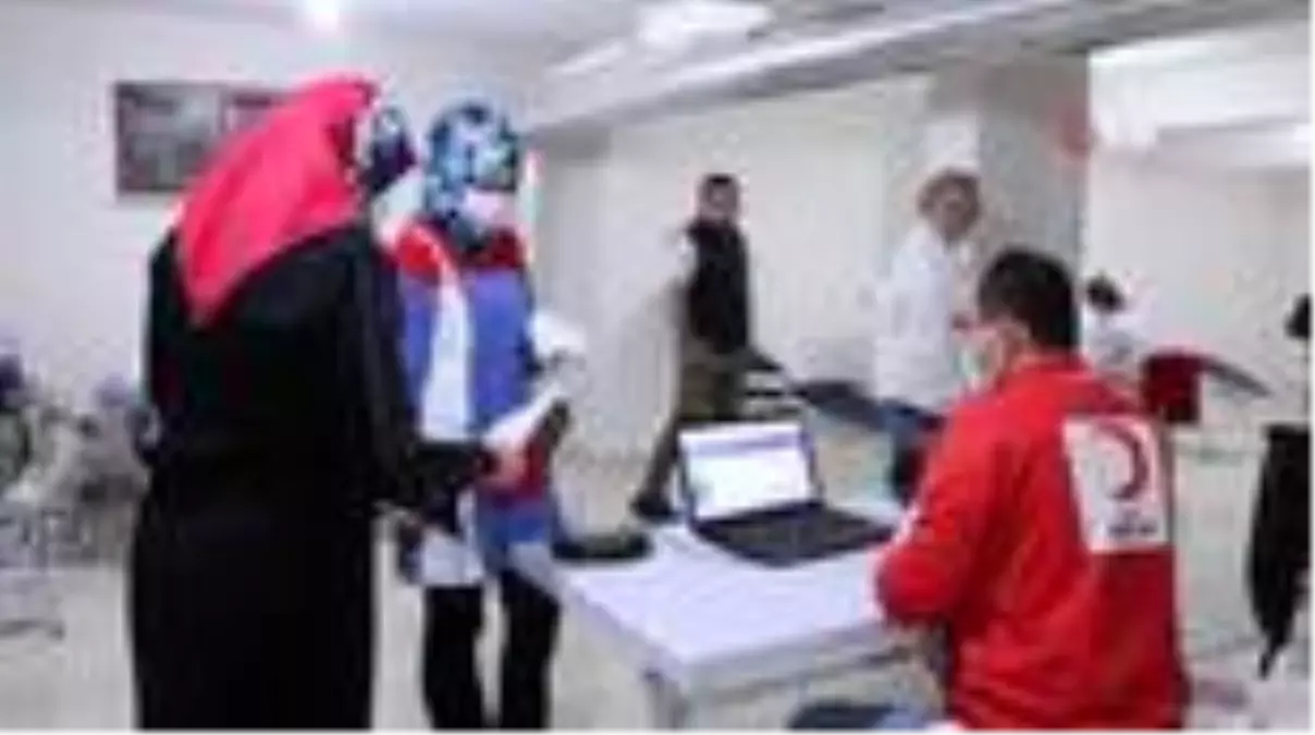 Site sakinleri iftar sonrası kan bağışında bulundu