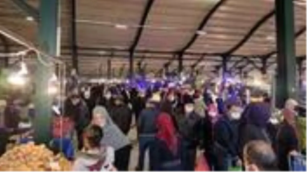 Bursa'da sokağa çıkma yasağına 1 gün kala pazar yerlerinde büyük yoğunluk görüldü