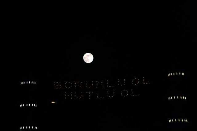 Yılın son Süper Ay'ı İstanbul'un simgeleriyle buluştu! Kartpostallık görüntüler oluştu