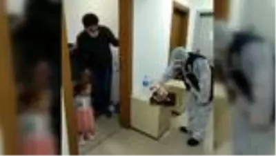 Yurtta karantinada bulunan 3 yaşındaki çocuğa doğum günü sürprizi Yurtta karantinada bulunan 3 yaşındaki çocuğa doğum günü sürprizi