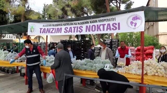 50 ton meyve ve sebze yarı fiyatına satıldı! Belediyenin tanzim satışına yoğun ilgi