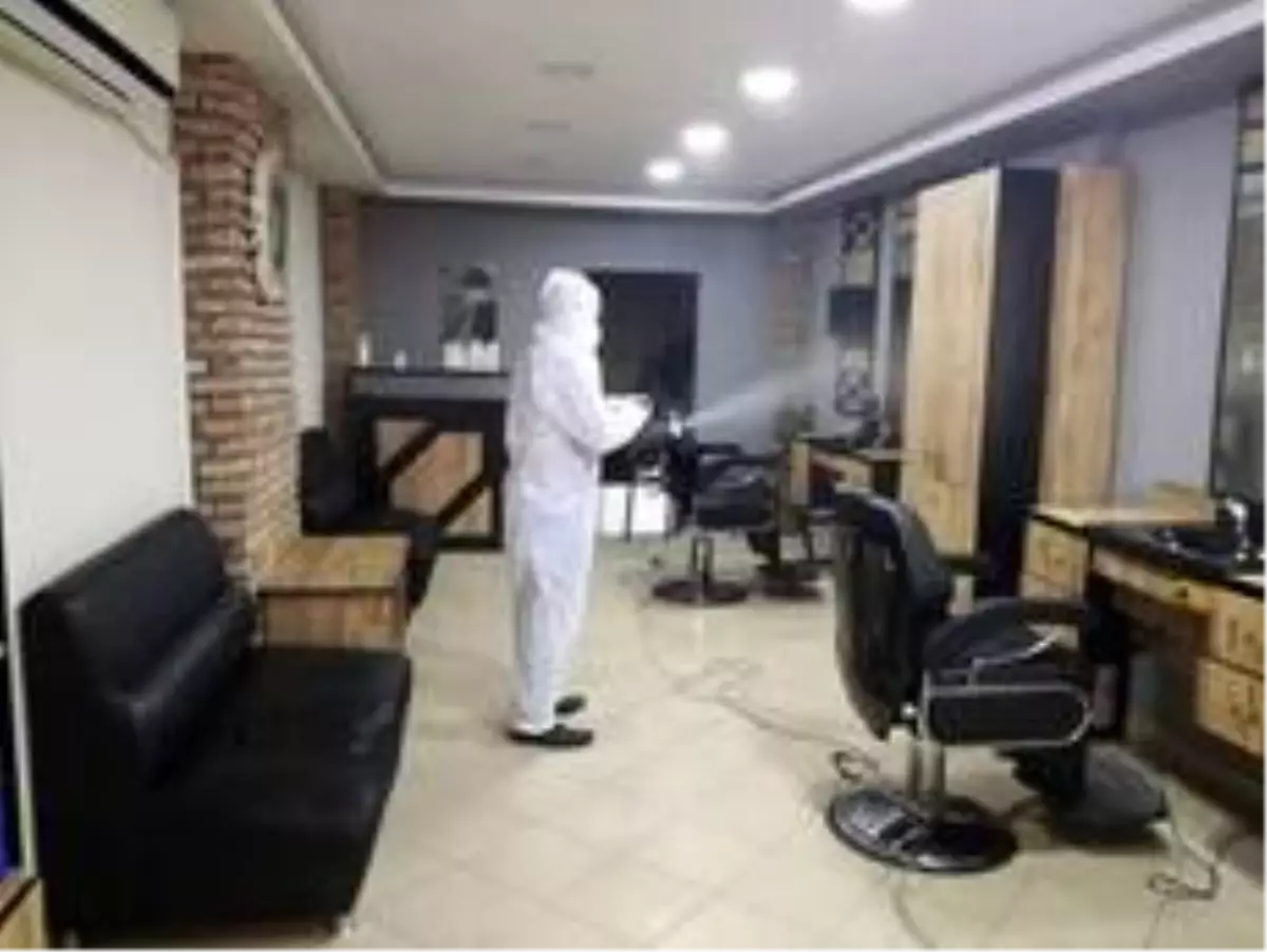 Bafra'da berber ve kuaförlere dezenfekte, gıda işletmelerine denetim