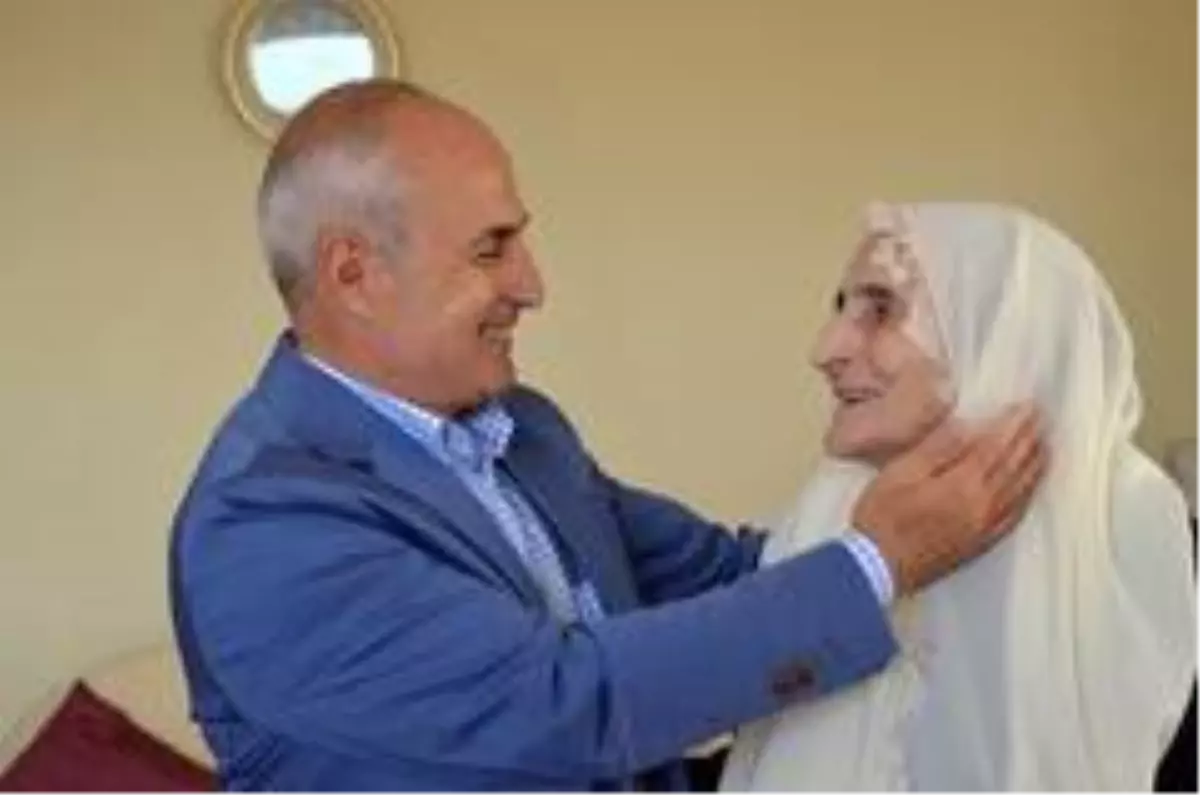 Başkan Akgün, 'İnsanlık en yüce duyguları annelerin şefkatli ellerinde öğrenir'