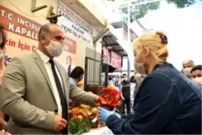 Başkan Kaya'dan annelere çiçek Başkan Kaya'dan annelere çiçek