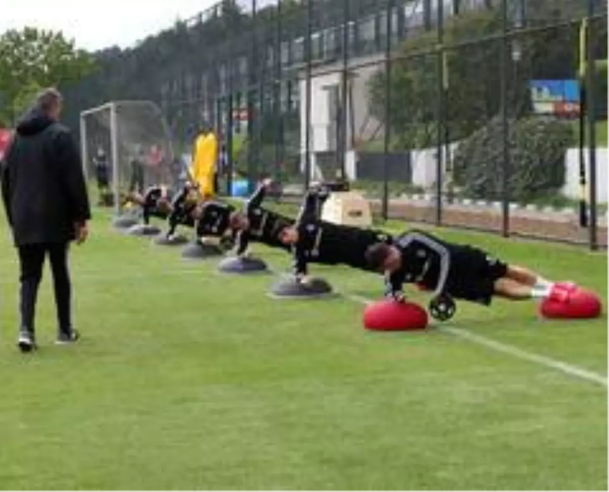 Beşiktaş günün ilk idmanını yaptı