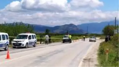 Eşini bıçaklayıp cezaevine giren baba, tahliye olunca oğlunu öldürdü.