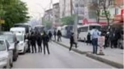 Grup Yorum üyesi İbrahim Gökçek'in cenazesinde gerginlik Grup Yorum üyesi İbrahim Gökçek'in cenazesinde gerginlik