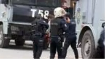 Grup Yorum üyesi İbrahim Gökçek'in cenazesinde gerginlik Grup Yorum üyesi İbrahim Gökçek'in cenazesinde gerginlik