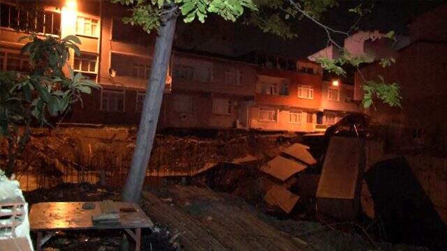 İstanbul, sahur vakti korkuyu yaşadı! İstinat duvarı çığlıkların arasında çöktü