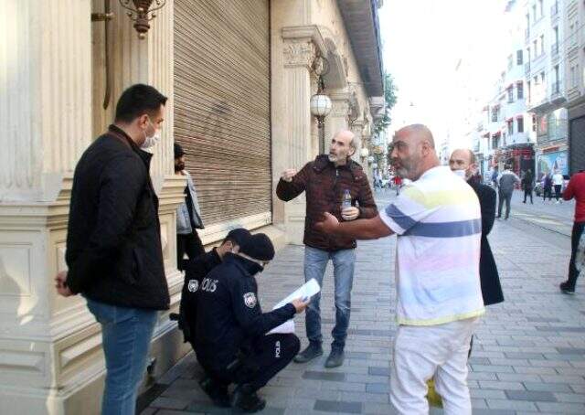 İstiklal Caddesi'nde maskesiz gezen vatandaş, bin lira ceza yazılınca neye uğradığını şaşırdı