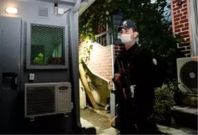 Mahallelinin sahur sürprizi polisi duygulandırdı Mahallelinin sahur sürprizi polisi duygulandırdı