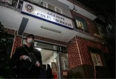 Mahallelinin sahur sürprizi polisi duygulandırdı Mahallelinin sahur sürprizi polisi duygulandırdı