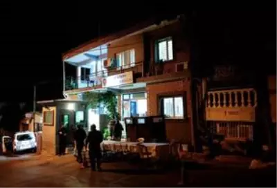 Mahallelinin sahur sürprizi polisi duygulandırdı Mahallelinin sahur sürprizi polisi duygulandırdı