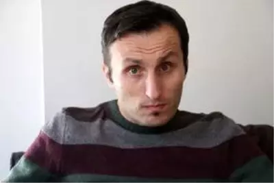 Ömrünü bir yaşında evlat edindiği felçli oğluna adadı Ömrünü bir yaşında evlat edindiği felçli oğluna adadı