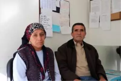 Ömrünü bir yaşında evlat edindiği felçli oğluna adadı Ömrünü bir yaşında evlat edindiği felçli oğluna adadı